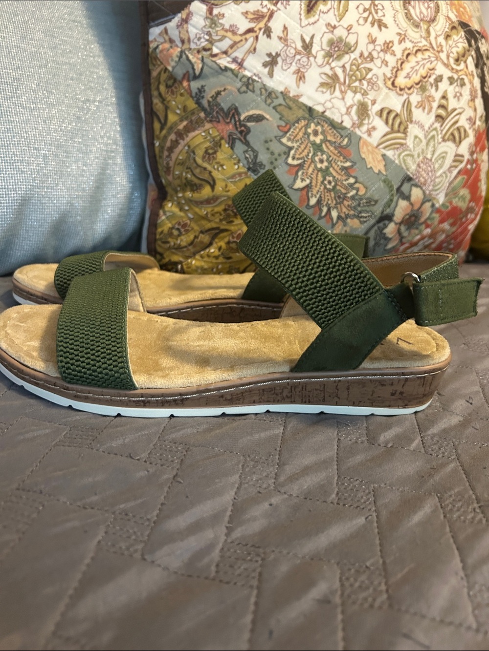 Women’s Sandals evergreen color Sz 9.5
